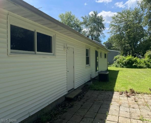 3364 Glen Oaks Drive, Youngstown, OH 44511