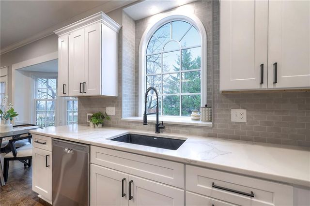 12113 Cherokee Street, Leawood, KS 66209