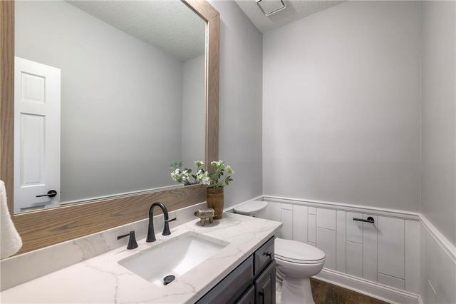 12113 Cherokee Street, Leawood, KS 66209