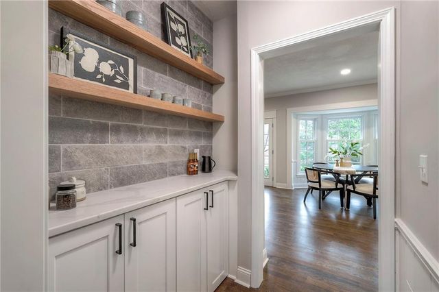 12113 Cherokee Street, Leawood, KS 66209