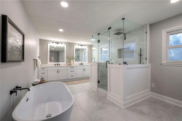 12113 Cherokee Street, Leawood, KS 66209