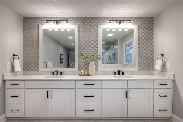 12113 Cherokee Street, Leawood, KS 66209