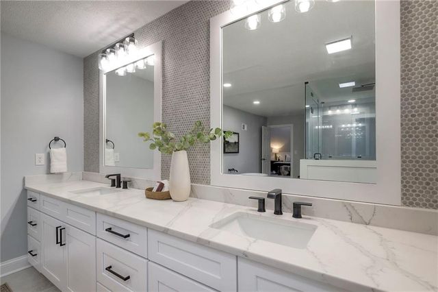 12113 Cherokee Street, Leawood, KS 66209