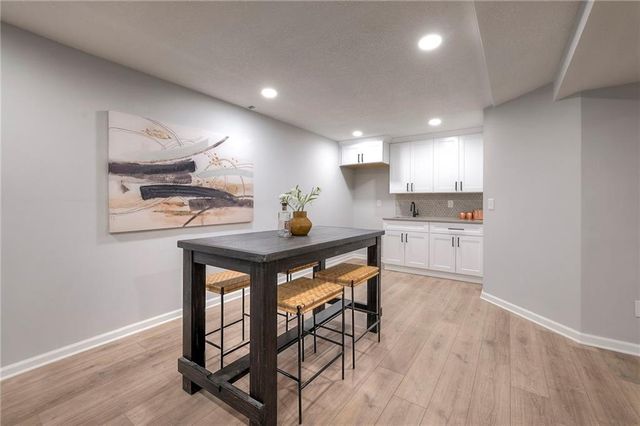 12113 Cherokee Street, Leawood, KS 66209