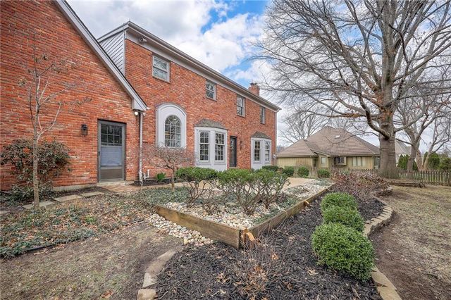 12113 Cherokee Street, Leawood, KS 66209