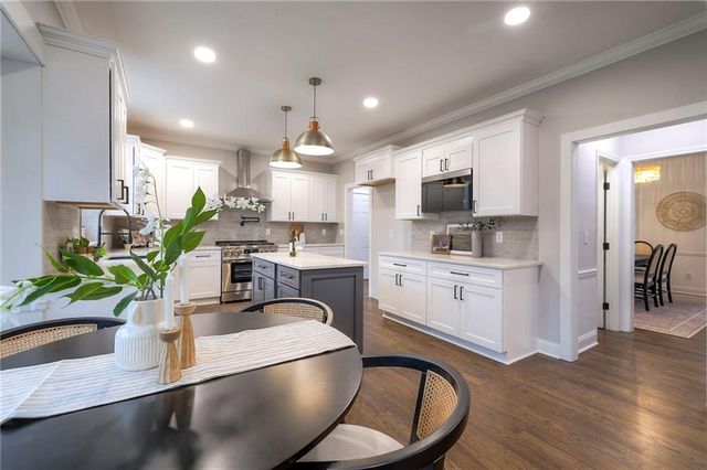 12113 Cherokee Street, Leawood, KS 66209