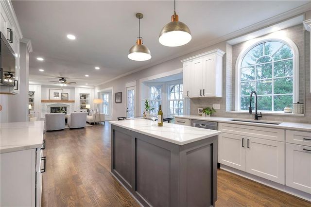 12113 Cherokee Street, Leawood, KS 66209