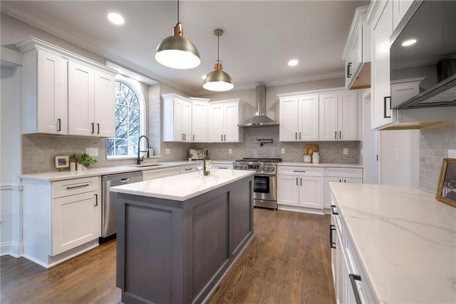 12113 Cherokee Street, Leawood, KS 66209