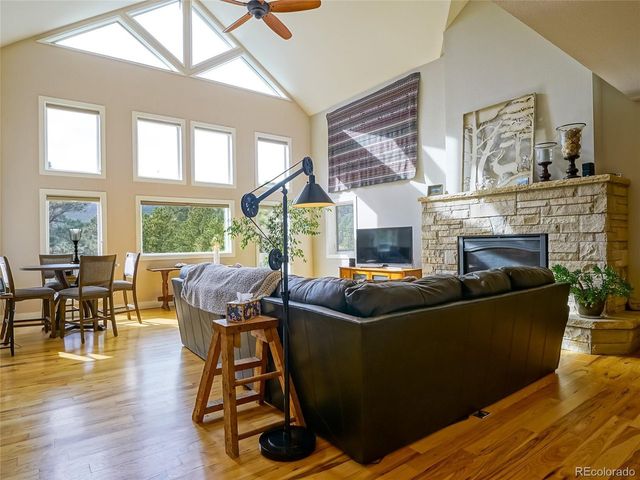 180 Valley View Ln, Lyons, CO 80540