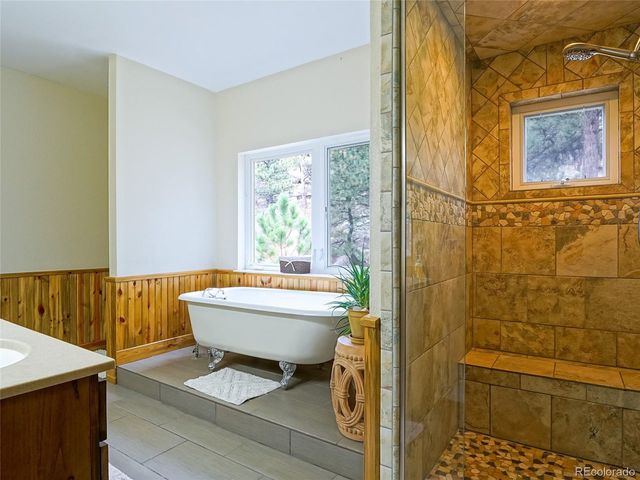 180 Valley View Ln, Lyons, CO 80540