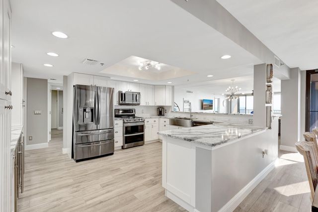 4000 N Highway A1a 402, Hutchinson Island, FL 34949