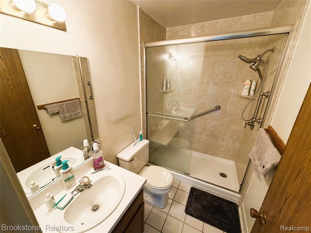 31842 Kelly Road, Roseville, MI 48066