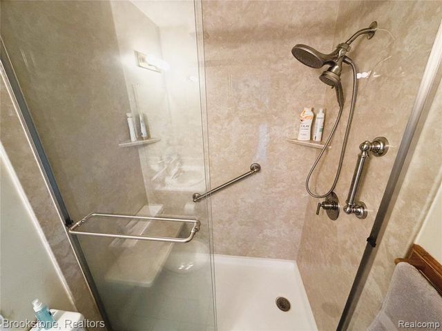 31842 Kelly Road, Roseville, MI 48066