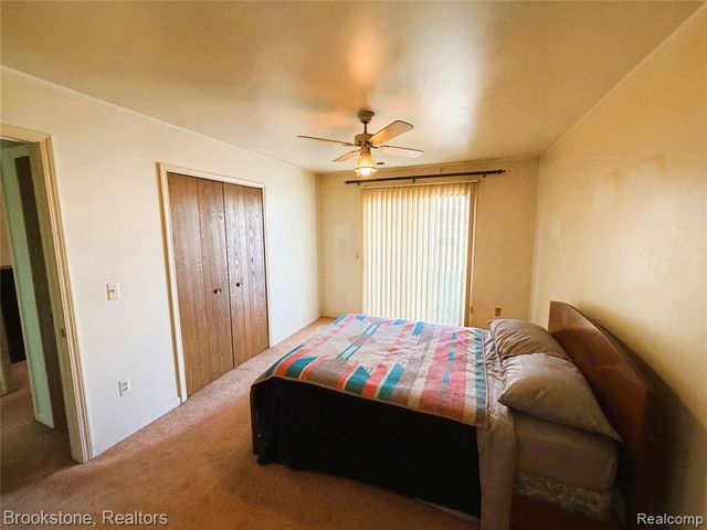 31842 Kelly Road, Roseville, MI 48066