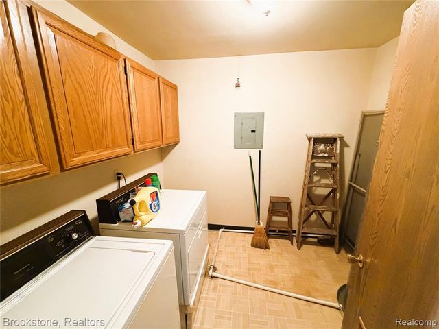 31842 Kelly Road, Roseville, MI 48066