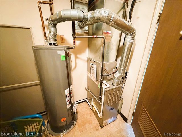 31842 Kelly Road, Roseville, MI 48066