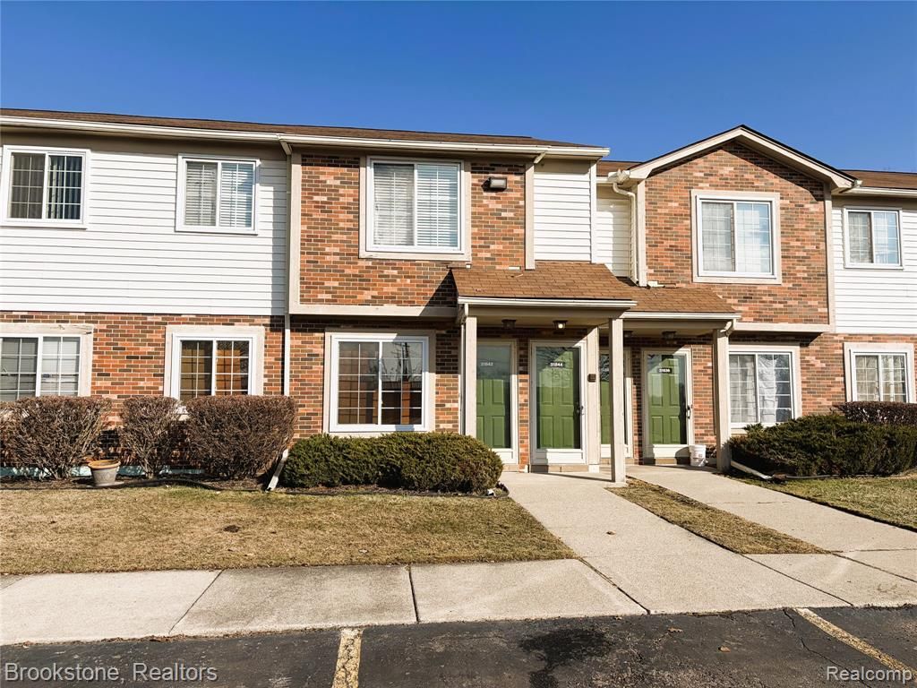 31842 Kelly Road, Roseville, MI 48066