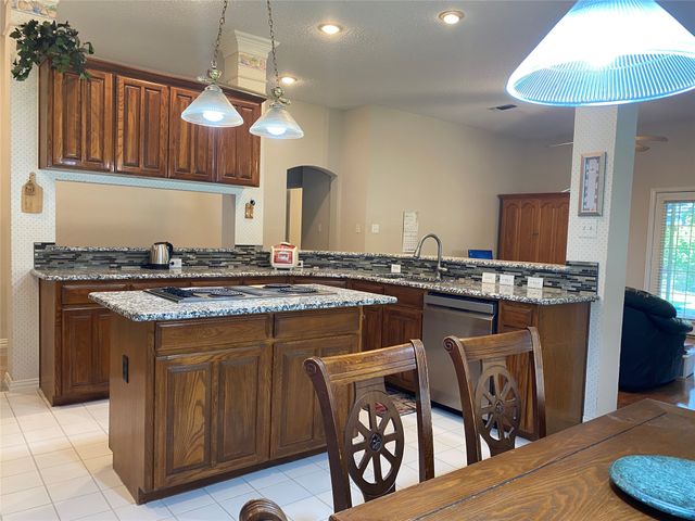 5730 Champion Court, Arlington, TX 76017