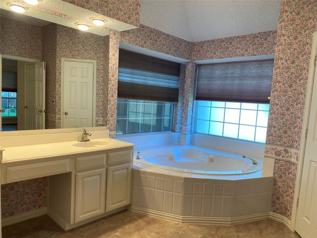 5730 Champion Court, Arlington, TX 76017