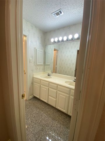 5730 Champion Court, Arlington, TX 76017