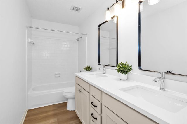 7 Amber Fire Place, The Woodlands, TX 77381