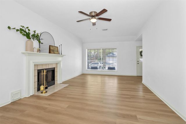 7 Amber Fire Place, The Woodlands, TX 77381