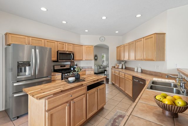 8915 Lochside Lane NE, Albuquerque, NM 87113