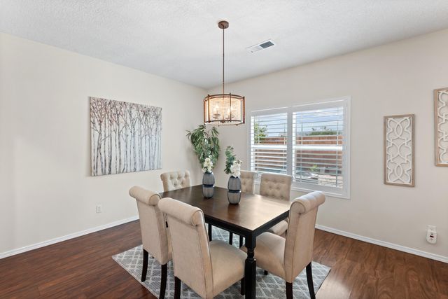 8915 Lochside Lane NE, Albuquerque, NM 87113