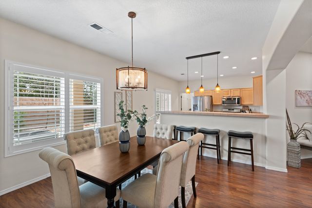 8915 Lochside Lane NE, Albuquerque, NM 87113