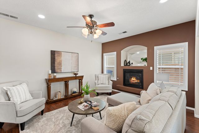 8915 Lochside Lane NE, Albuquerque, NM 87113