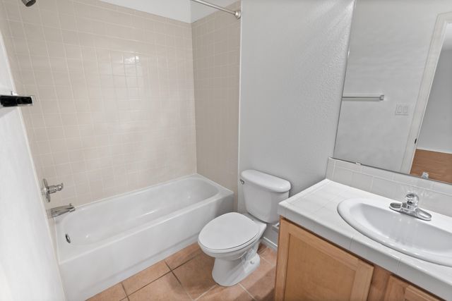 8915 Lochside Lane NE, Albuquerque, NM 87113