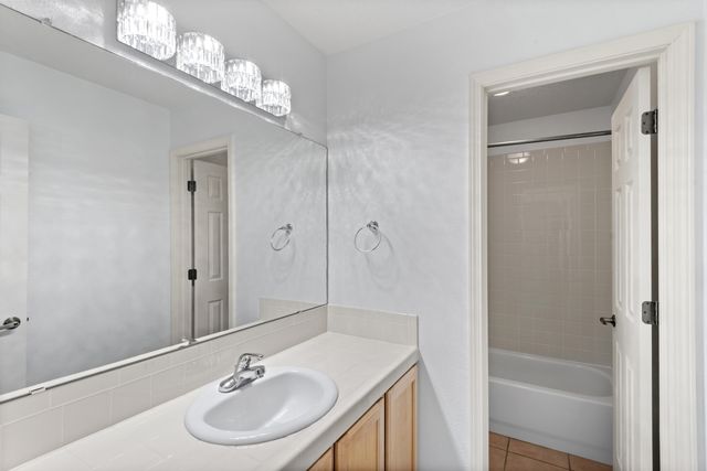 8915 Lochside Lane NE, Albuquerque, NM 87113
