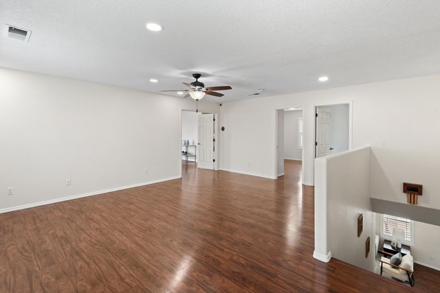 8915 Lochside Lane NE, Albuquerque, NM 87113