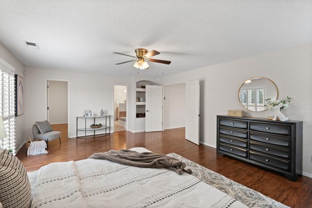 8915 Lochside Lane NE, Albuquerque, NM 87113