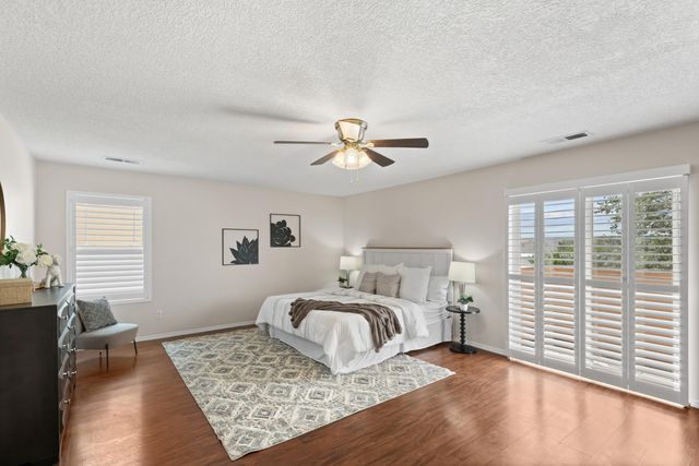 8915 Lochside Lane NE, Albuquerque, NM 87113