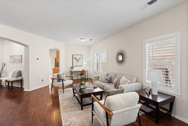 8915 Lochside Lane NE, Albuquerque, NM 87113