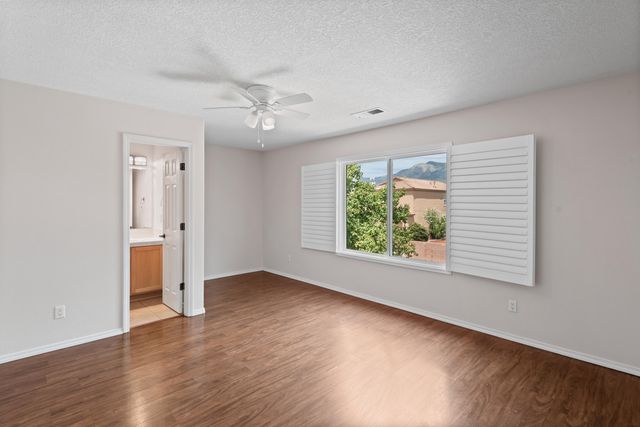 8915 Lochside Lane NE, Albuquerque, NM 87113
