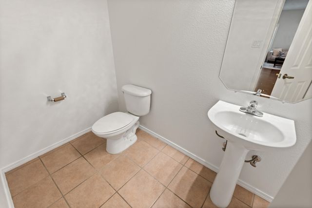 8915 Lochside Lane NE, Albuquerque, NM 87113