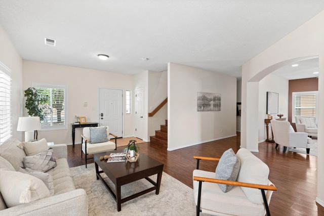 8915 Lochside Lane NE, Albuquerque, NM 87113