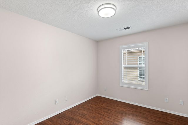 8915 Lochside Lane NE, Albuquerque, NM 87113