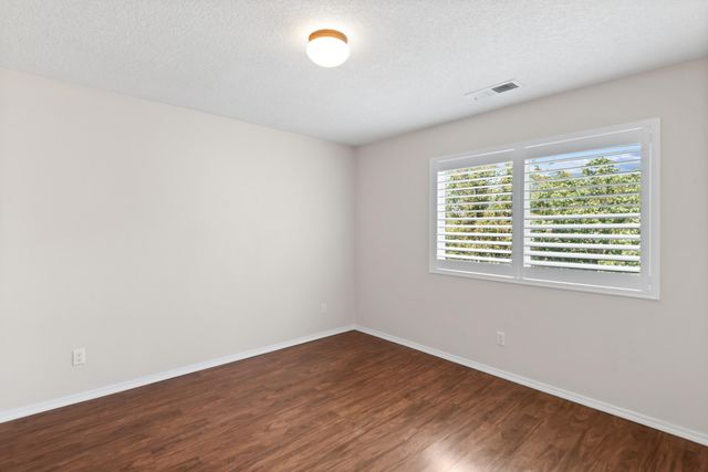 8915 Lochside Lane NE, Albuquerque, NM 87113