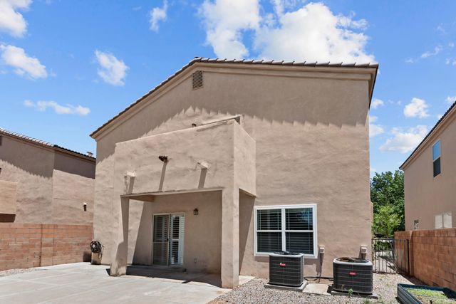 8915 Lochside Lane NE, Albuquerque, NM 87113