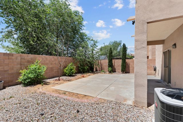 8915 Lochside Lane NE, Albuquerque, NM 87113
