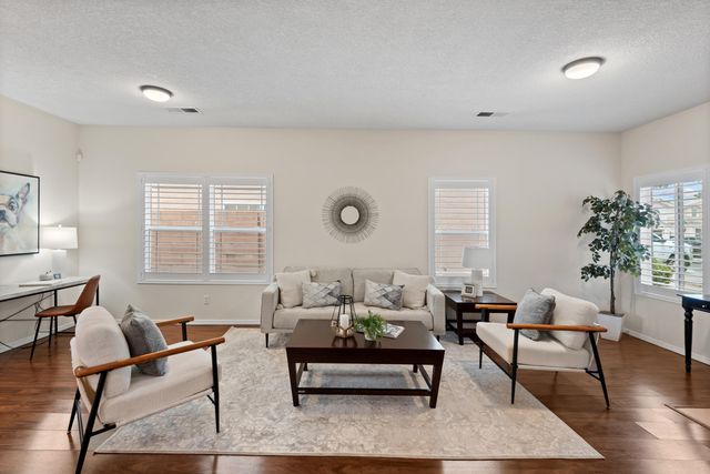 8915 Lochside Lane NE, Albuquerque, NM 87113