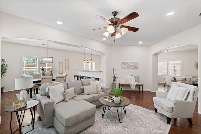 8915 Lochside Lane NE, Albuquerque, NM 87113