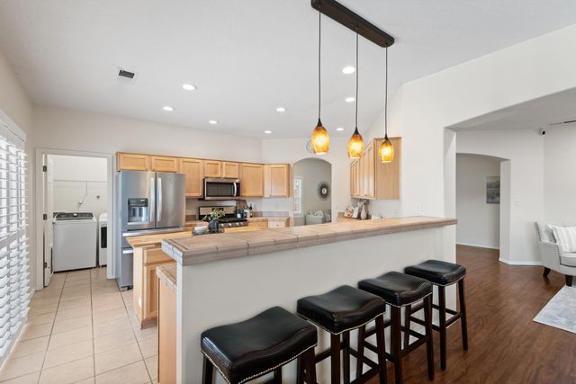 8915 Lochside Lane NE, Albuquerque, NM 87113