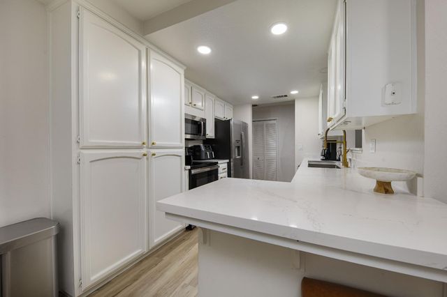 3081 Sea Gull Ln, Stockton, CA 95219