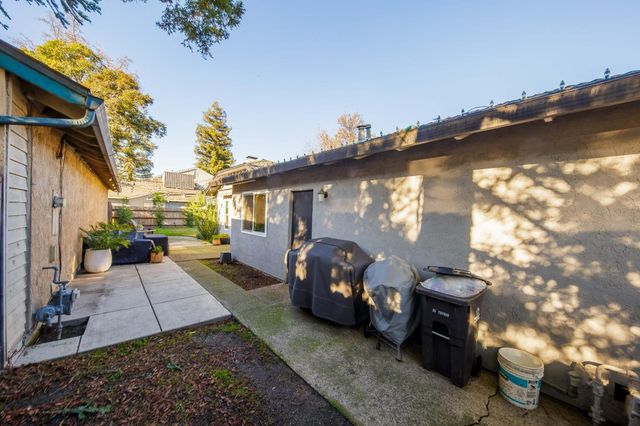 3081 Sea Gull Ln, Stockton, CA 95219
