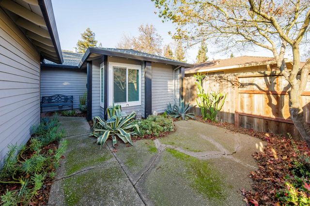 3081 Sea Gull Ln, Stockton, CA 95219