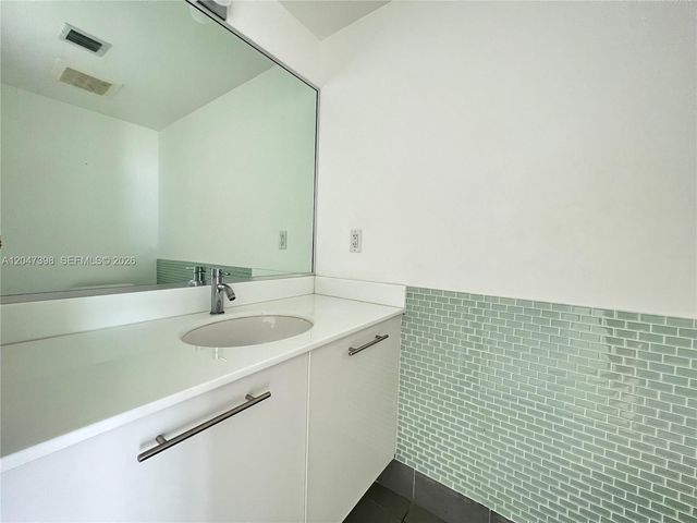 92 SW 3rd St 3310, Miami, FL 33130